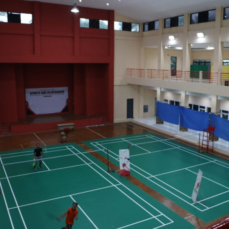 Lapangan Bulu Tangkis Telkom University 768x768